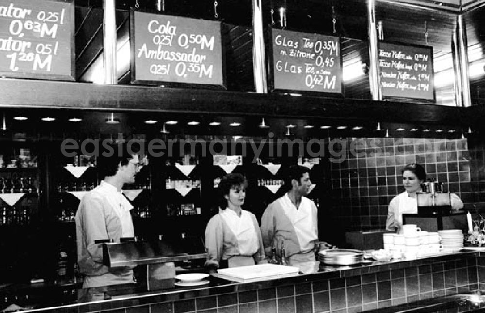 GDR picture archive: Berlin - 17.12.1986 Neue Gaststätte Zu den Arkaden.