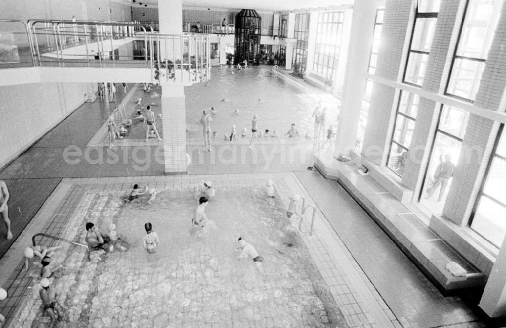 GDR image archive: Berlin-Marzahn - Neueröffnete Schwimmhalle in Marzahn 15.1