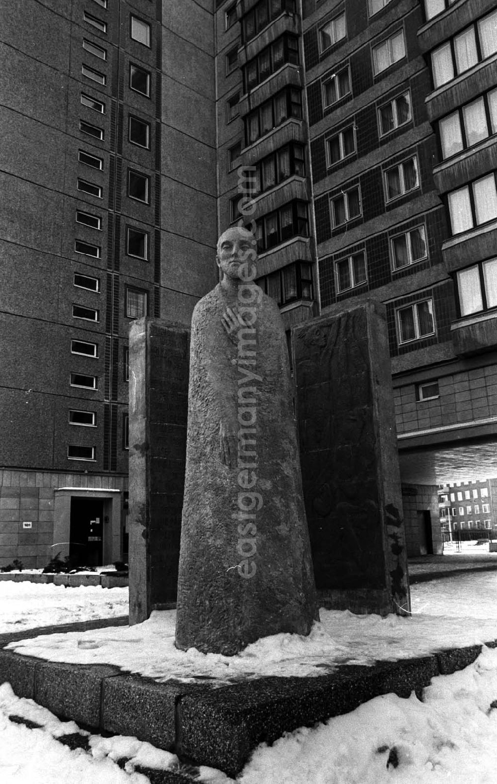 GDR photo archive: - Neues Heine Denkmal Umschlag:719