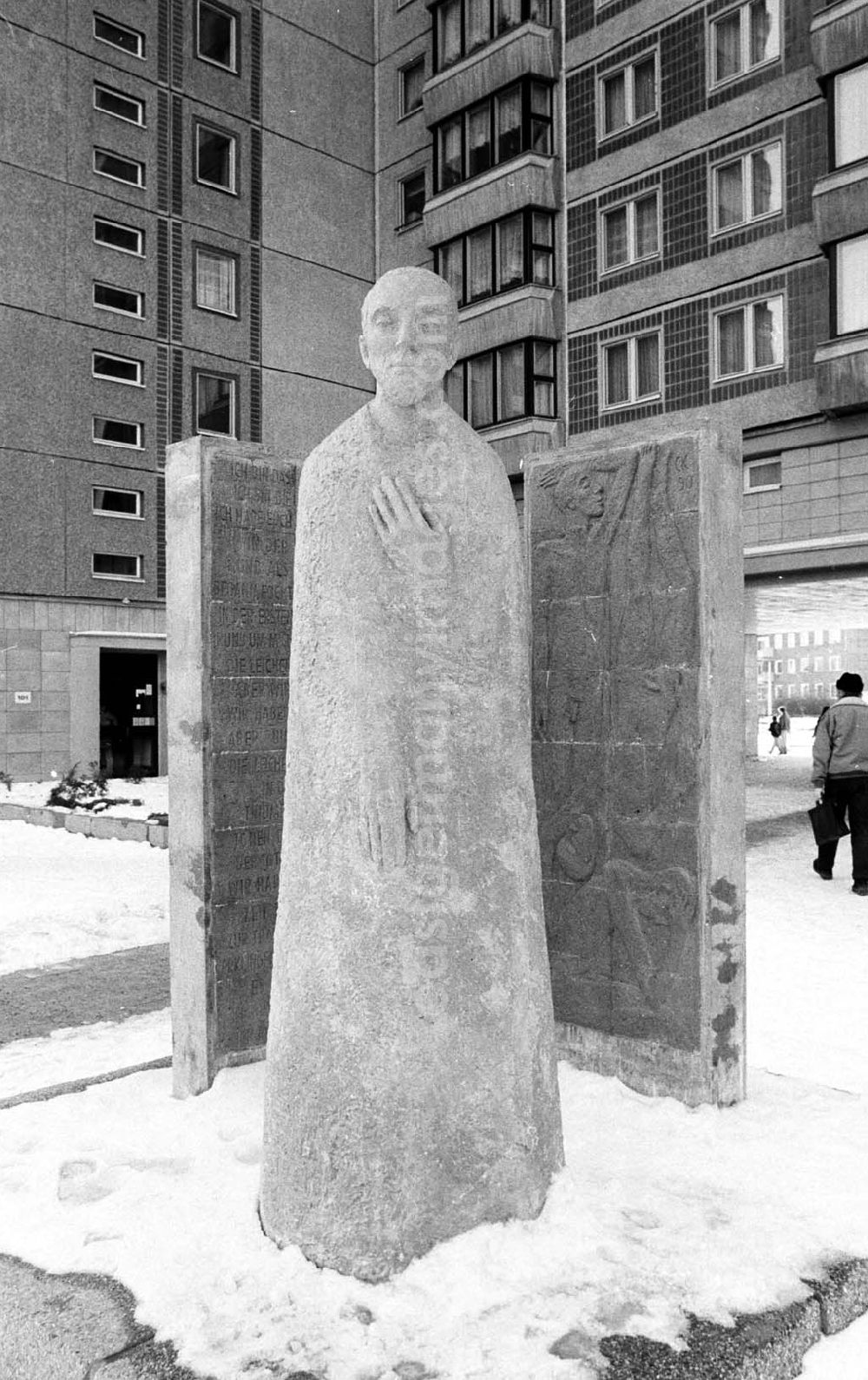 GDR picture archive: - Neues Heine Denkmal Umschlag:719