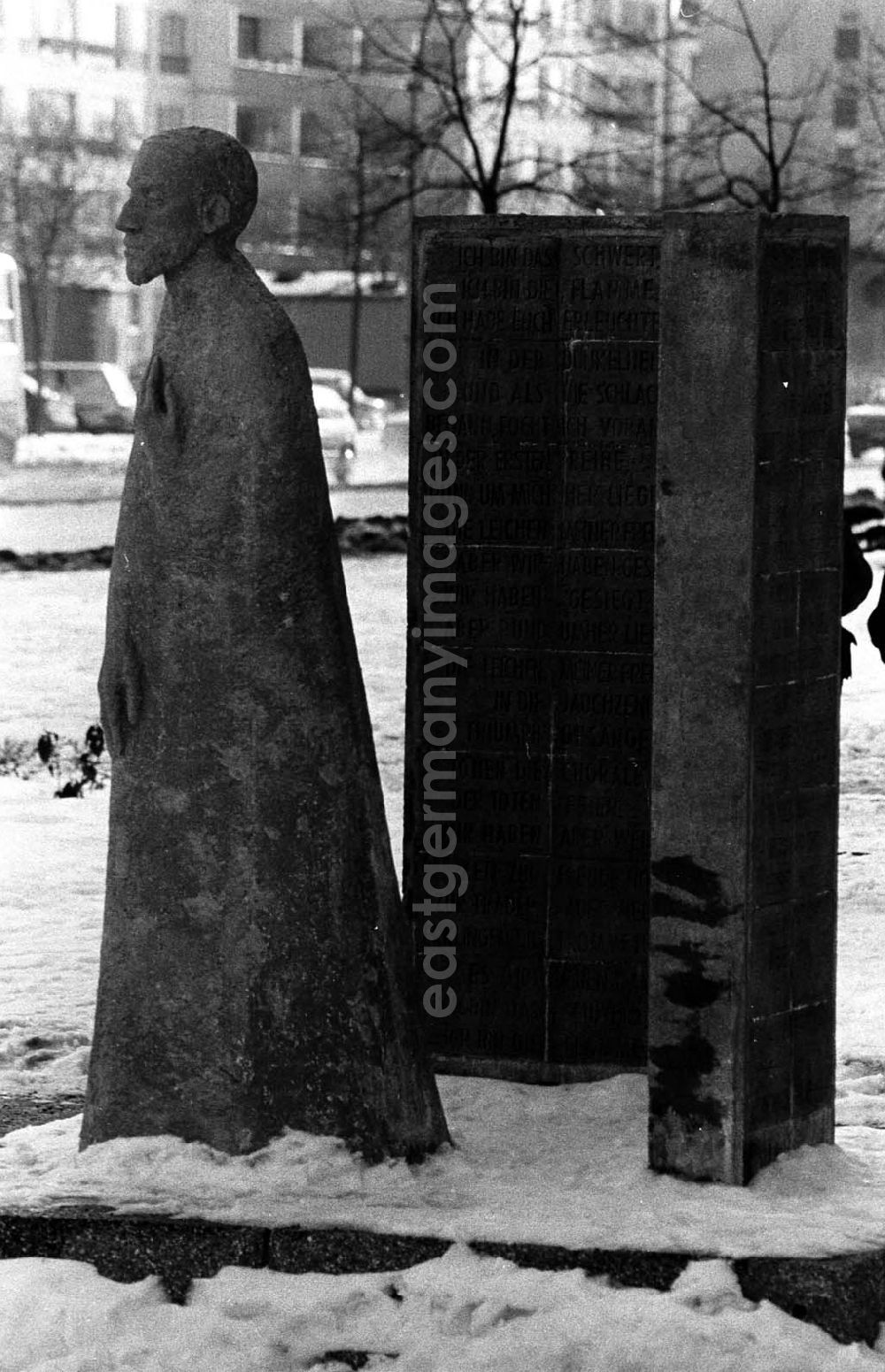 GDR image archive: - Neues Heine Denkmal Umschlag:719