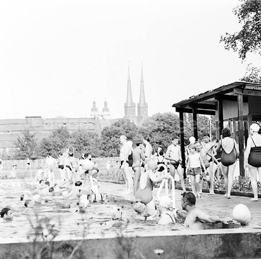 Halle: 19.07.1967 Neues Leichtathletik Forum an der Robert-Koch-Straße und Solebad Solina in Halle Umschlagnr.: 9