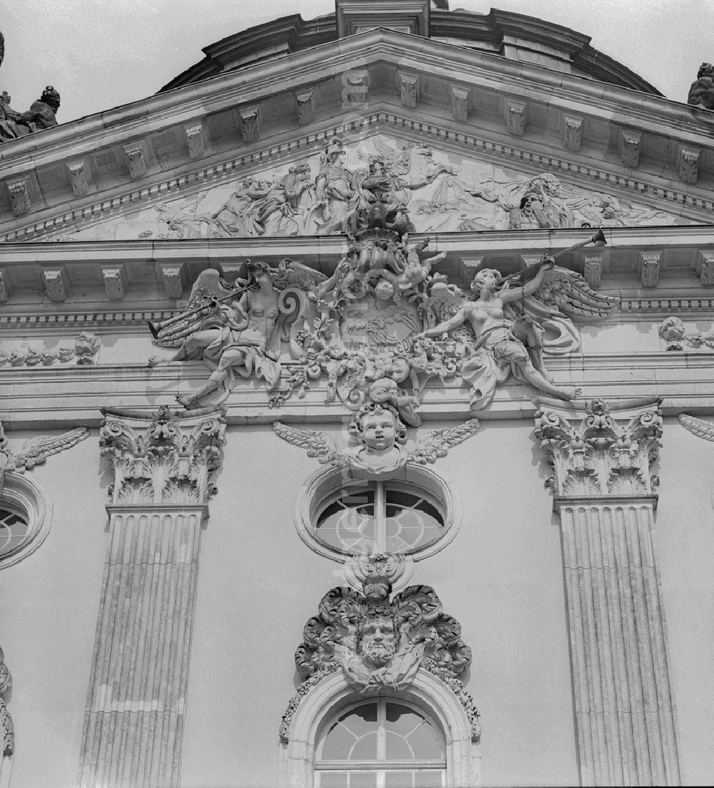 GDR image archive: Potsdam - Neues Palais in Sanssouci in Potsdam in the state Brandenburg on the territory of the former GDR, German Democratic Republic