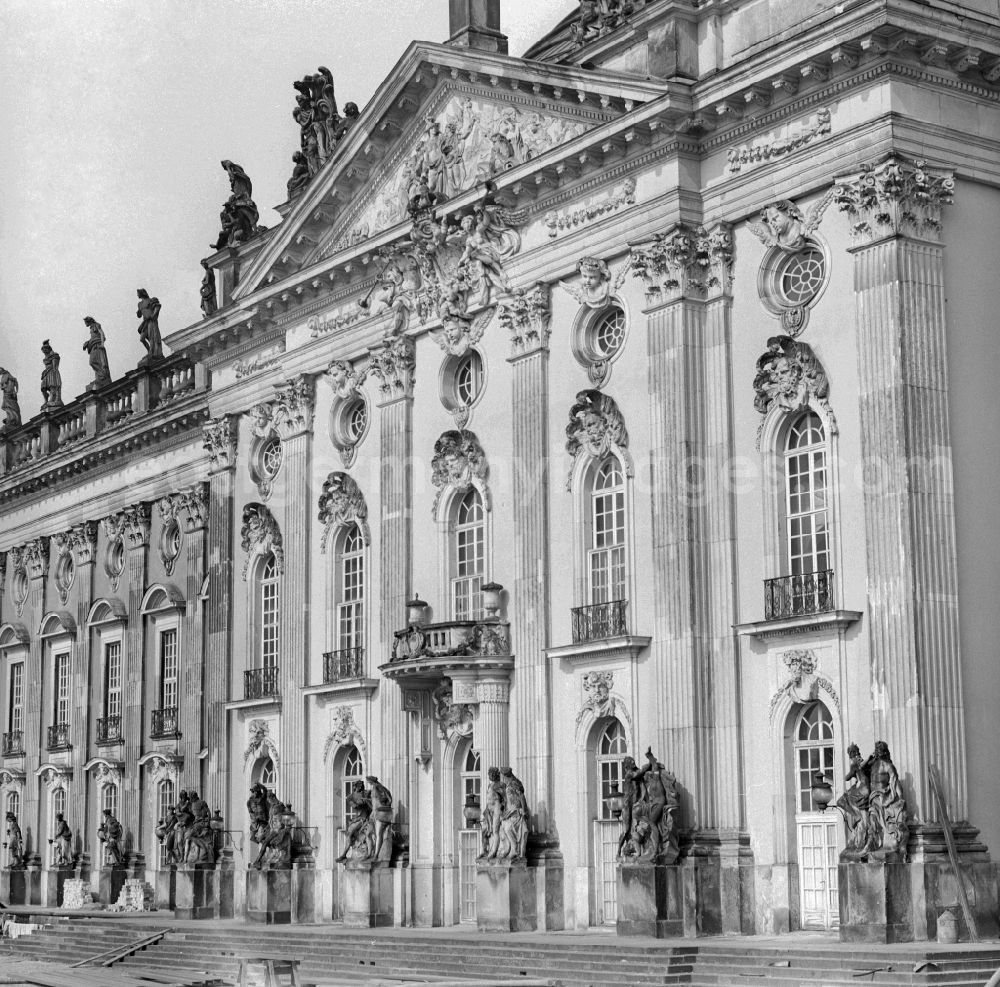 GDR photo archive: Potsdam - Neues Palais in Sanssouci in Potsdam in the state Brandenburg on the territory of the former GDR, German Democratic Republic