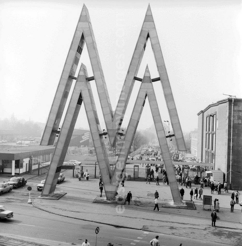 GDR photo archive: Leipzig - North entrance of Leipzig Spring Fair in Leipzig in Saxony in the area of the former GDR, German Democratic Republic. The double M emblem of the Leipziger Messe forms an original input design at two gates to the fairgrounds