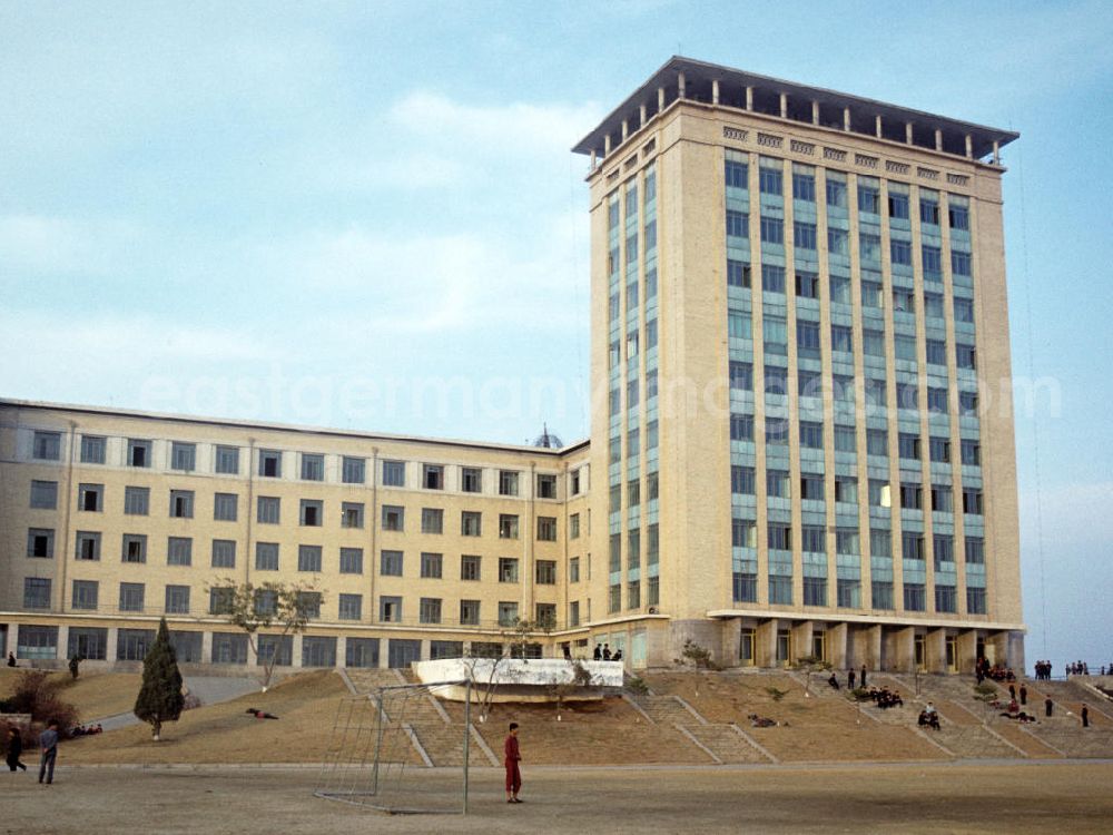 GDR picture archive: Pjöngjang - Blick auf den Pionierpalast in Pjöngjang, der Hauptstadt der Koreanischen Demokratischen Volksrepublik KDVR - Nordkorea / Democratic People's Republic of Korea DPRK - North Korea.