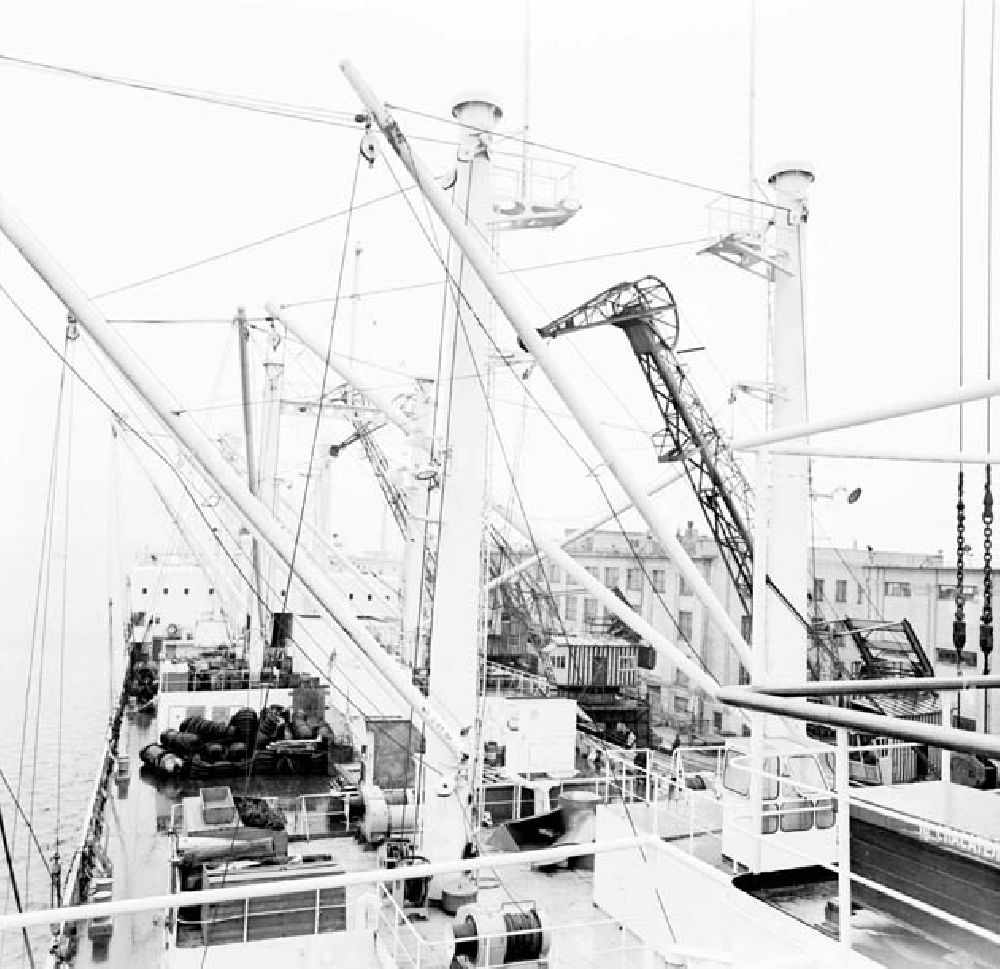 GDR photo archive: Klaipeda / Litauen - November 1966 Schiffsaufbauten im Hafen von Klaipeda/Litauen