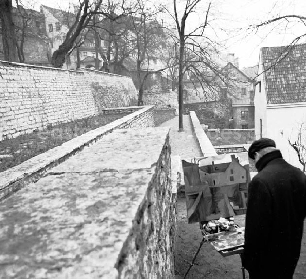 GDR picture archive: Tallinn / Estland - November 1966 Tallinn: Maler an der Stadtmauer