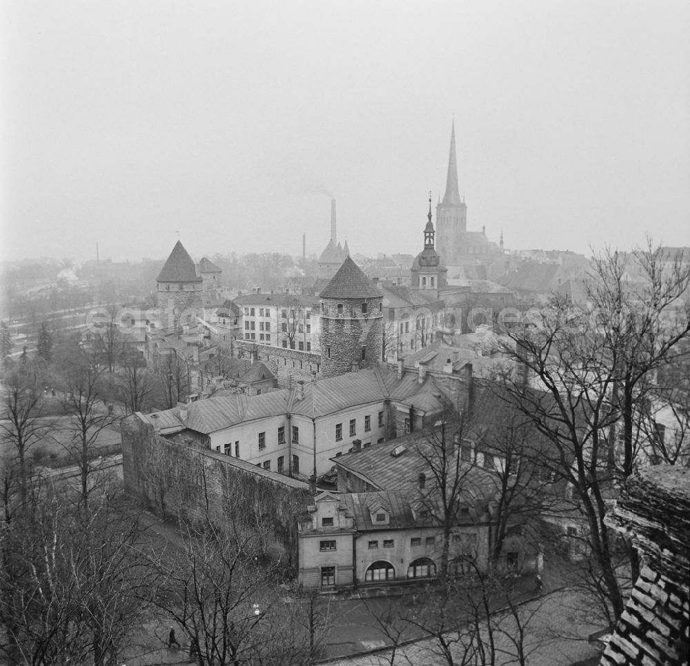 GDR photo archive: Tallinn / Estland - November 1966 Tallinn: Panorama vom Domberg Blick auf die alte Stadtmaueraus dem 14.Jahrhundert