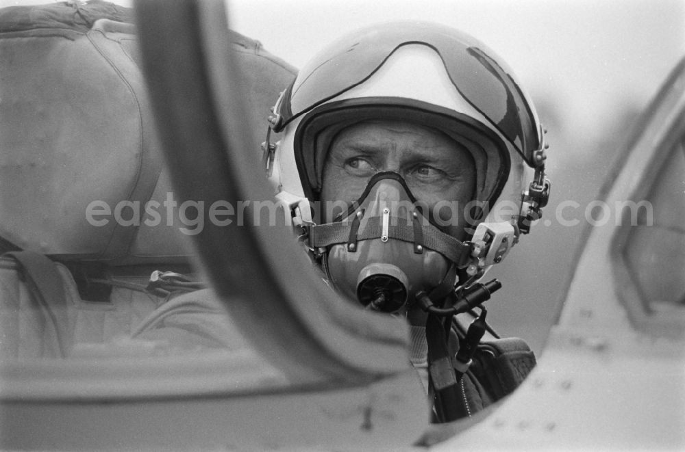 GDR picture archive: Marxwalde - Neuhardenberg - Colonel Sigmund Jaehn, the first German cosmonaut in space, after a flight with a MiG 21F-13 on the airfield of the LSK / LV Air Force / Air Defense of the NVA National People's Army in Marxwalde, now Neuhardenberg in the GDR German Democratic Republic