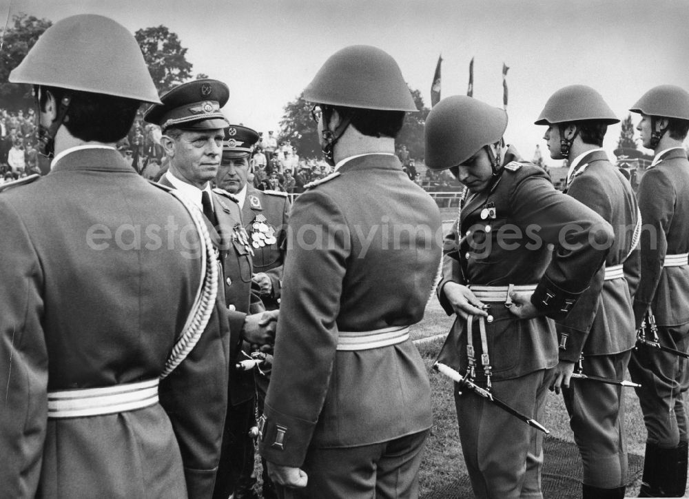 GDR image archive: Cottbus - Swearing-in fighter wings 1 in Cottbus in Brandenburg by Colonel General Wolfgang Reinhold (1923 - 2