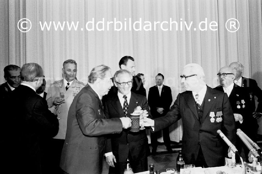 GDR photo archive: Berlin - 7.Oktober 1974 Festessen mit Breshnew im Staatsrat.