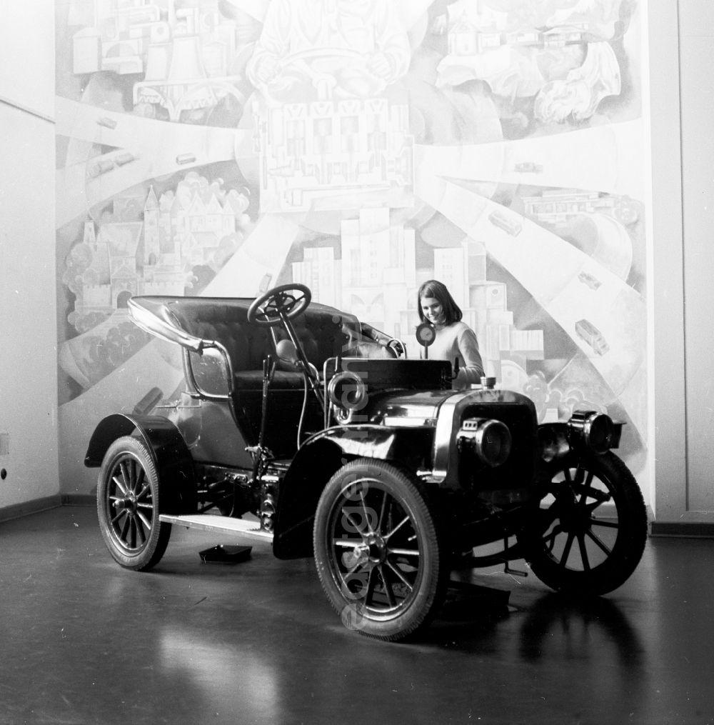 GDR image archive: Dresden - An oldtimer Wanderer No. 2 prototype 5 / 15 HP - built in 1913/14 - also called Wanderer Puppchen in the traffic museum Dresden in Dresden in the federal state Saxony on the territory of the former GDR, German Democratic Republic