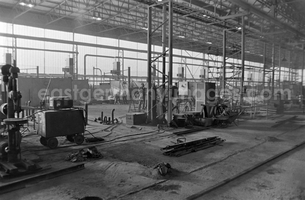 GDR picture archive: Schkopau - The Olefin plant in Boehlen in Schkopau in the federal state of Saxony-Anhalt on the territory of the former GDR, German Democratic Republic. Today the Dow Olefinverbund plant Boehlen