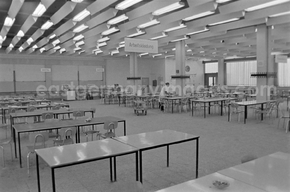 GDR image archive: Schkopau - Dining room in the Olefin plant in Boehlen in Schkopau in the federal state of Saxony-Anhalt on the territory of the former GDR, German Democratic Republic. Today the Dow Olefinverbund plant Boehlen