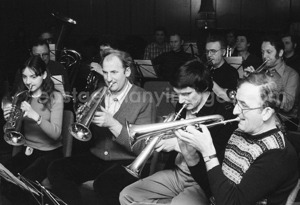 GDR picture archive: Schönefeld - Orchestra test of the company orchestra of the GDR airline INTERFLUG in Schoenefeld in the federal state Brandenburg in the area of the former GDR, German democratic republic