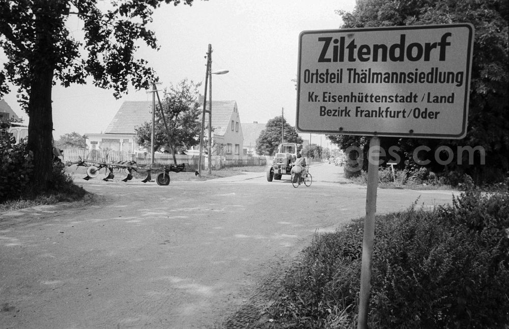 GDR picture archive: Ziltendorf - Entrance to the town sign of village Zilten in the federal state Brandenburg in the area of the former GDR, German democratic republic