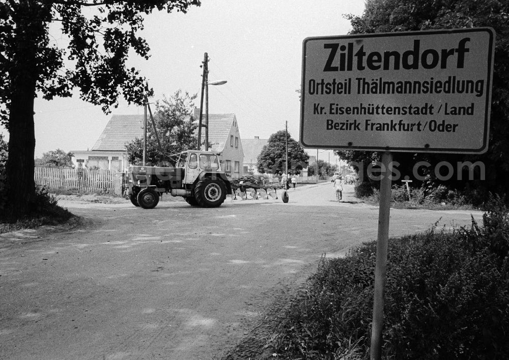 Ziltendorf: Entrance to the town sign of village Zilten in the federal state Brandenburg in the area of the former GDR, German democratic republic