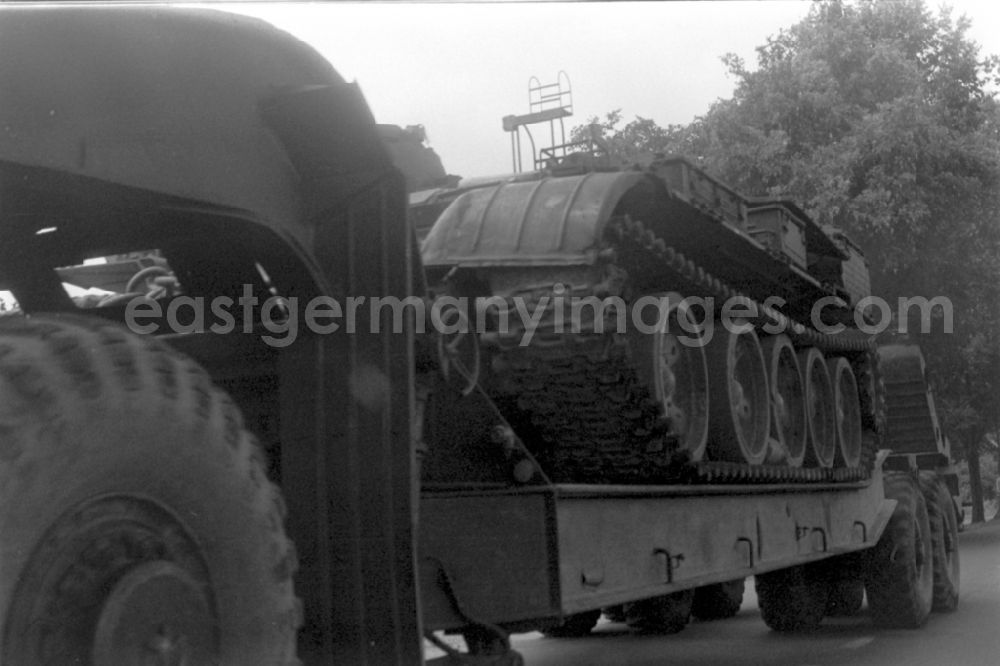 GDR picture archive: Wünsdorf - Tank weapon system of the military and combat technology of the GSSD Group of the Soviet Armed Forces in Germany loaded onto a low loader in Wuensdorf in the federal state of Brandenburg in the area of the former GDR, German Democratic Republic