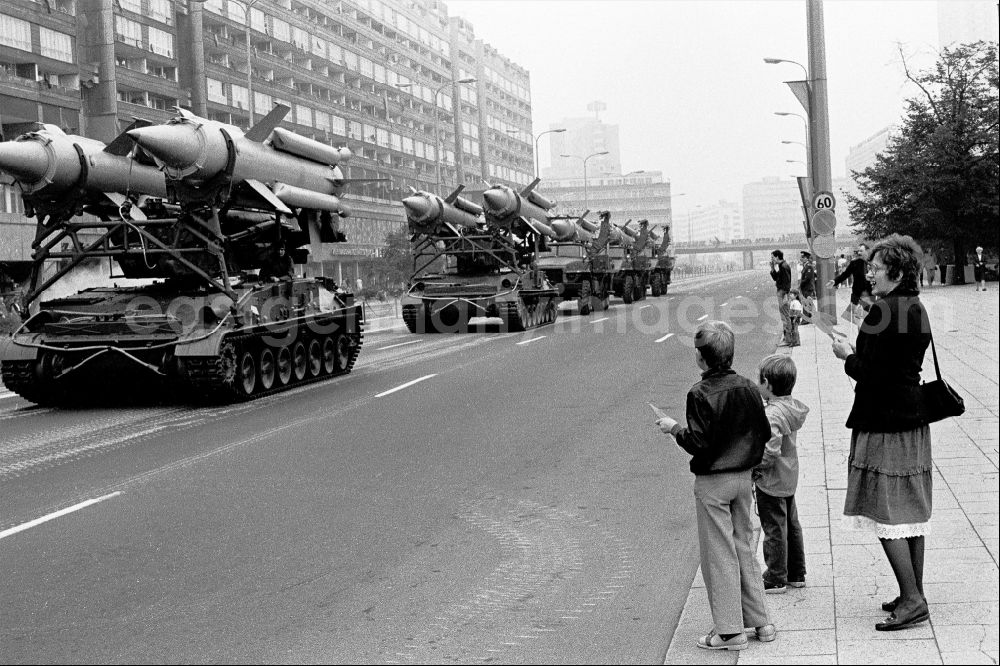 GDR photo archive: Berlin - Parade ride of military and combat technology of mobile anti-aircraft systems on a tracked vehicle with two-stage radar-guided 3M8 anti-aircraft missiles of the NVA National Peoples Army on Karl-Liebknecht-Strasse in the Mitte district of Berlin East Berlin on the territory of the former GDR, German Democratic Republic