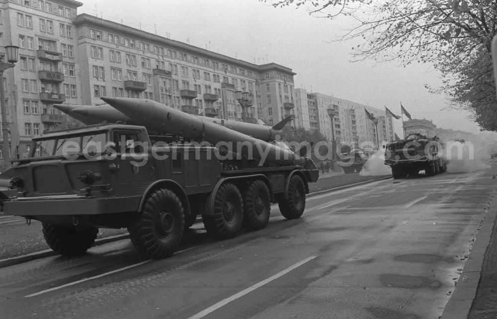 GDR image archive: Berlin - Parade ride of military and combat technology of the FLA rocket troops of the NVA National People's Army for the national holiday on Karl-Marx-Allee in the district of Friedrichshain in Berlin East Berlin on the territory of the former GDR, German Democratic Republic