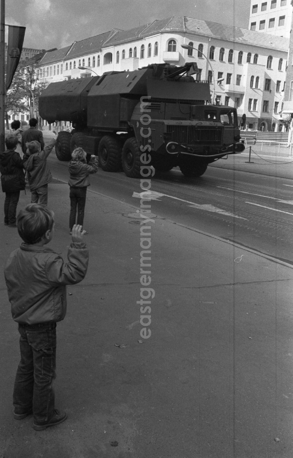 GDR picture archive: Berlin - Parade ride of military and combat technology of the FLA rocket troops of the NVA National People's Army for the national holiday on Karl-Marx-Allee in the district of Friedrichshain in Berlin East Berlin on the territory of the former GDR, German Democratic Republic