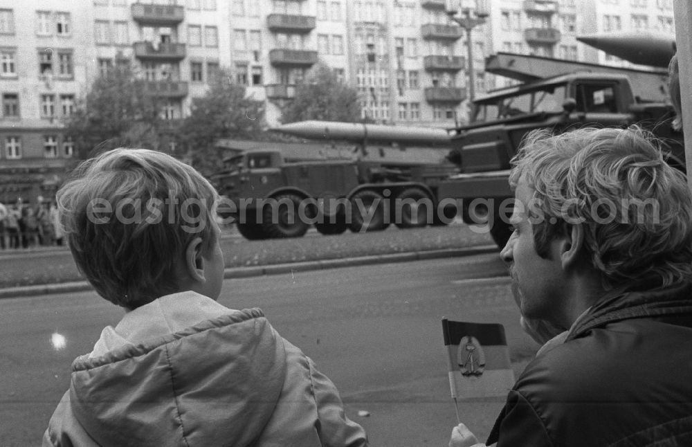 GDR image archive: Berlin - Parade ride of military and combat technology of the tank troops of the NVA National People's Army for the national holiday on Karl-Marx-Allee in the district of Friedrichshain in Berlin East Berlin on the territory of the former GDR, German Democratic Republic