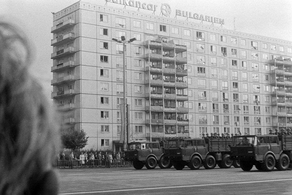 GDR photo archive: Berlin - Parade ride of military and combat technology "Tatra 813 8x8 tractor" of the Artillery Regiment 5 Paul Sasnowski of the NVA National People's Army on the street Karl-Marx-Allee in the Mitte district of Berlin East Berlin on the territory of the former GDR, German Democratic Republic