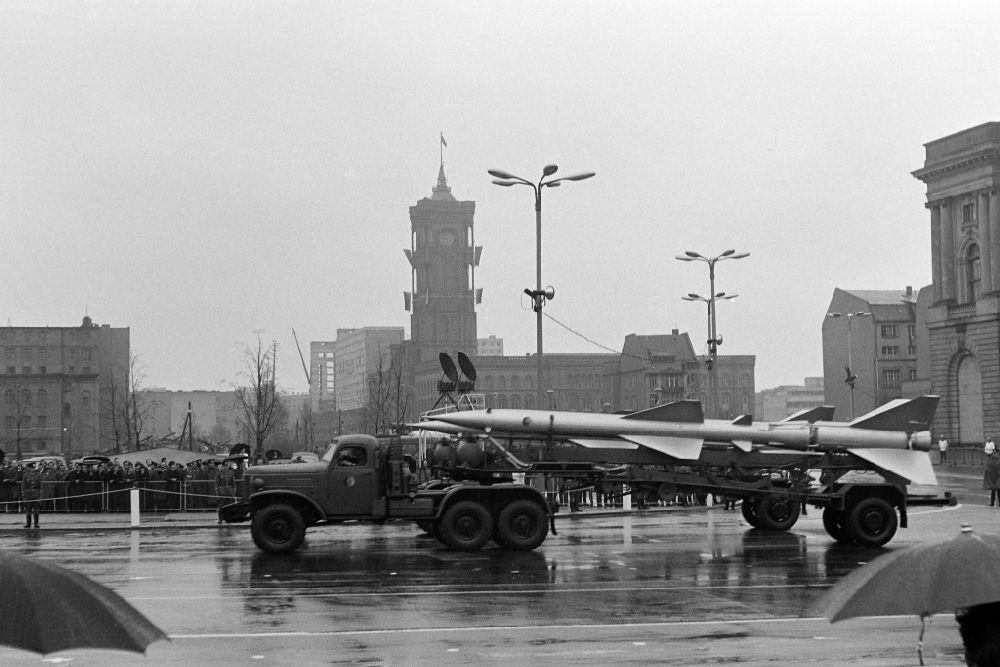 GDR photo archive: Berlin - Parade of military and combat technology for the 2