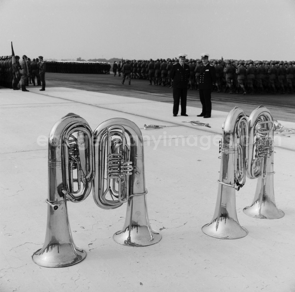 GDR picture archive: Berlin - Schönefeld - Preparations for Republic Day Parade on the grounds of the airport in Berlin - Schönefeld. Here the music corps of the NVA with their instruments