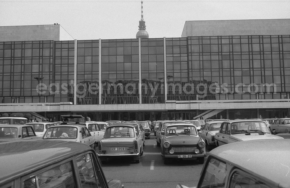 GDR photo archive: Berlin - Passenger cars - Motor vehicles in a parking lot in front of the Palace of the Republic in Berlin East Berlin on the territory of the former GDR, German Democratic Republic