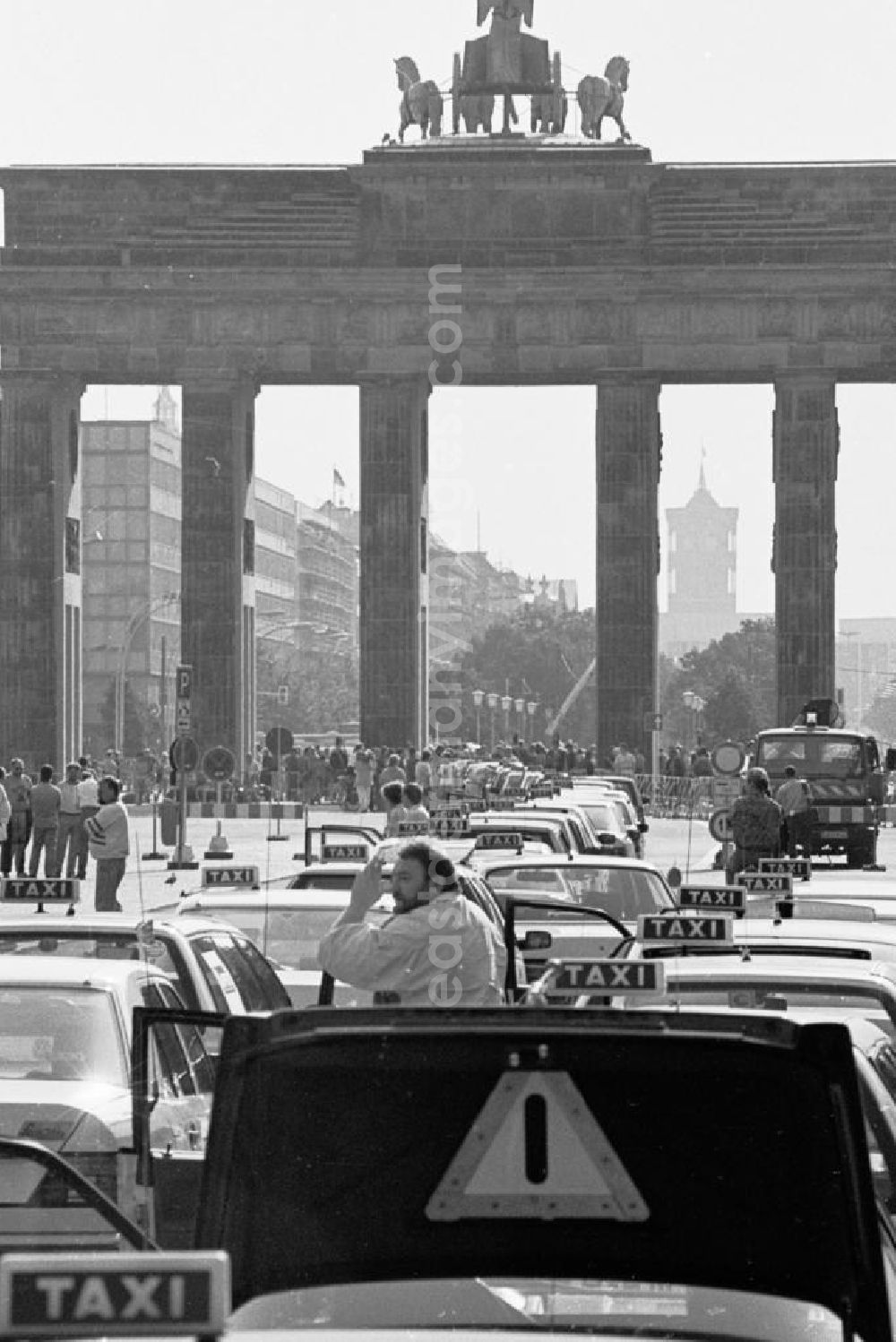GDR picture archive: Berlin-Mitte - Partei Bündnis die 9