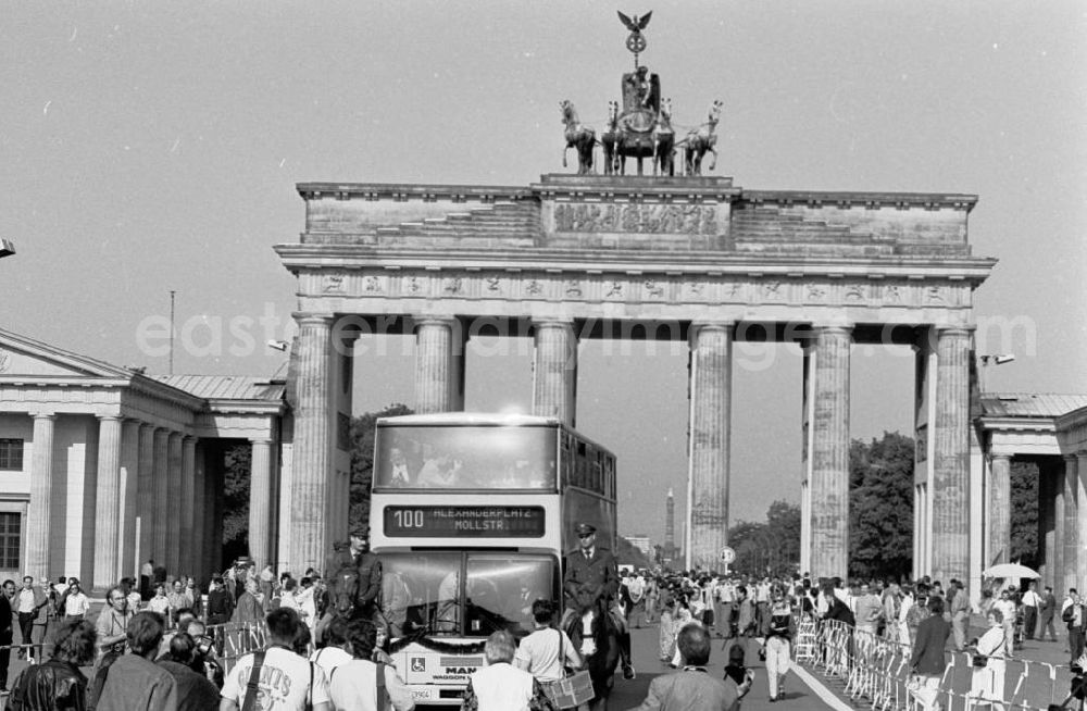 GDR image archive: Berlin-Mitte - Partei Bündnis die 9