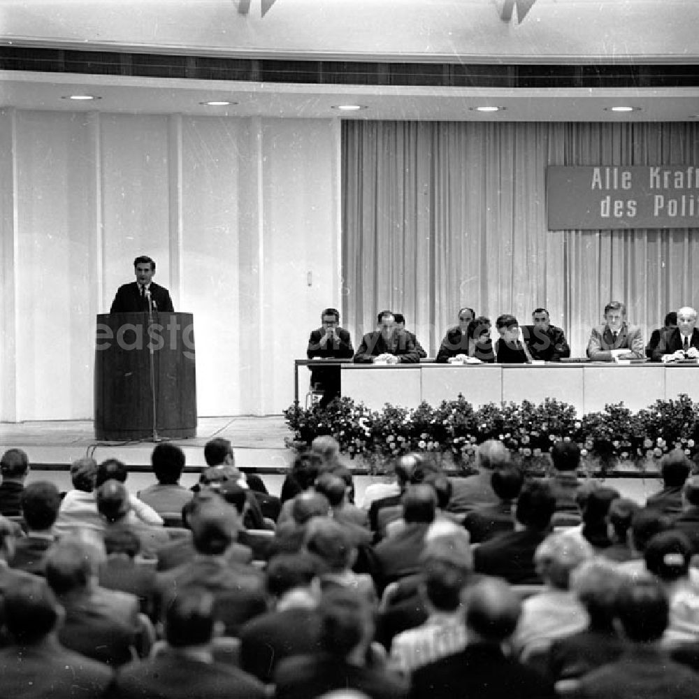Berlin: August 1969 Parteiaktivtagung - Bau mit Paul Verner in der Kongreßhalle