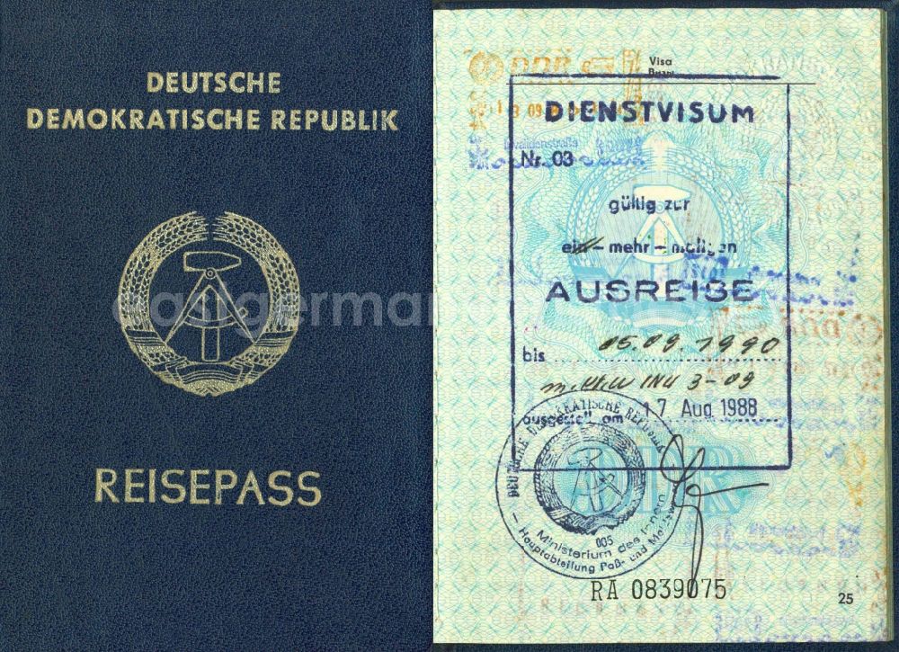 GDR picture archive: Berlin - Reproduction Reisepass mit Dienstvisum issued in Berlin, the former capital of the GDR, German Democratic Republic. For most GDR citizens, the coveted travel document was only available with the turnaround, and formally it was reserved for selected travel cadres