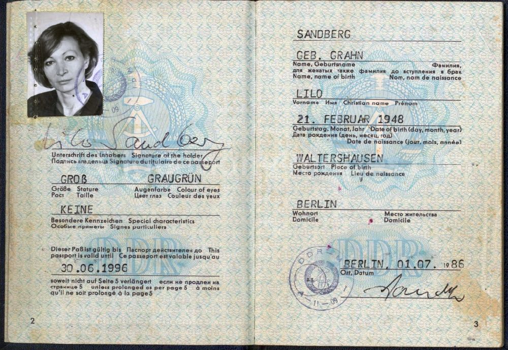 GDR photo archive: Berlin - Reproduction pasport of actress Lilo Grahn issued in Berlin, the former capital of the GDR, German Democratic Republic. For most GDR citizens, the coveted travel document was only available with the turnaround, and formally it was reserved for selected travel cadres