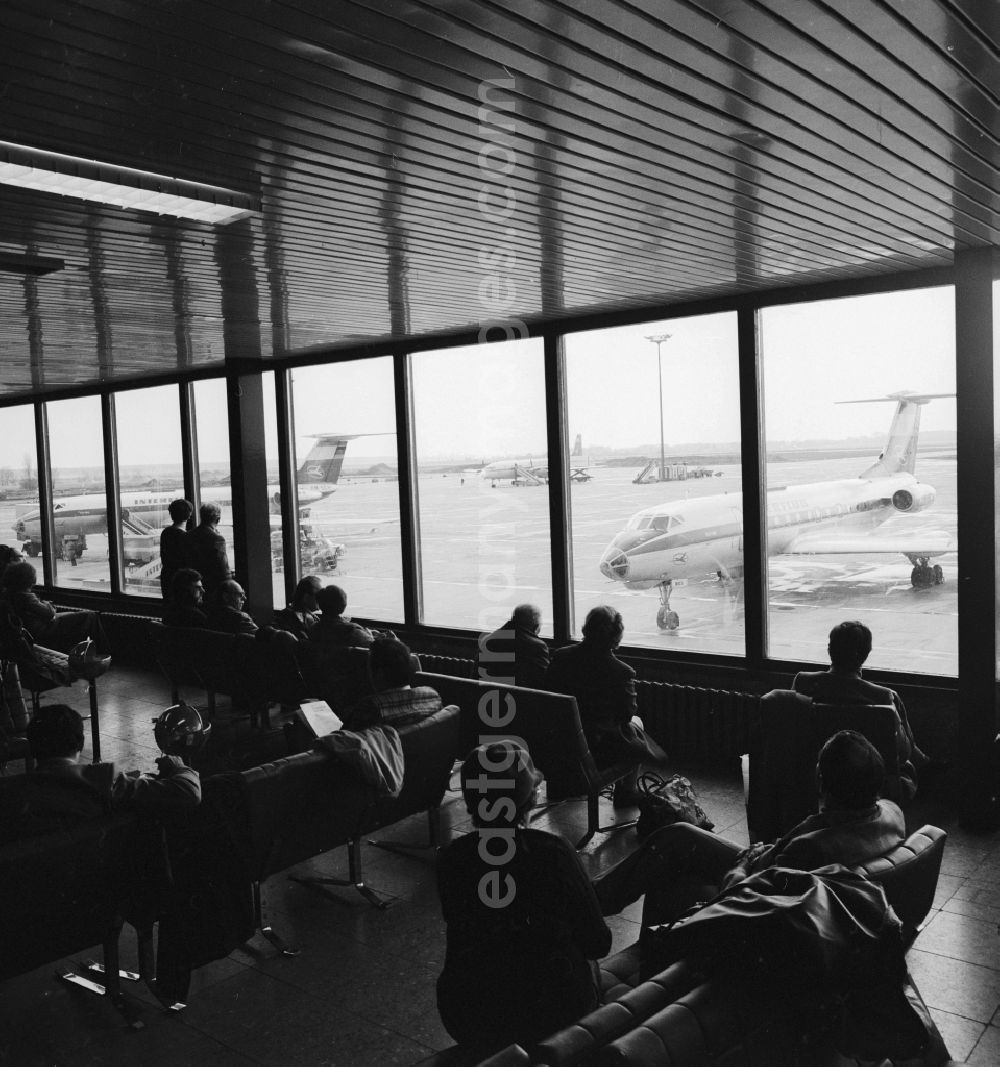 GDR photo archive: Schönefeld - Passengers in Handling Terminal waiting for the boarding the plane in Schoenefeld in today's state of Brandenburg
