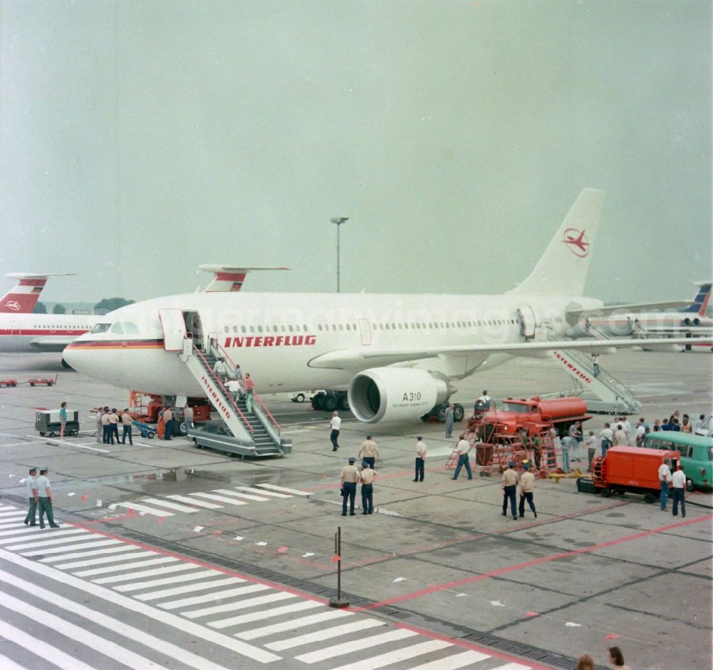 GDR photo archive: Schönefeld - Passenger aircraft Airbus A31