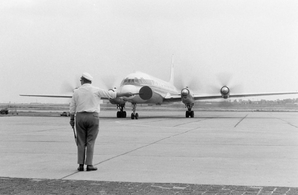 GDR picture archive: Schönefeld - Passenger plane Iljuschin Il-18 bei der Ankunft in Schoenefeld, Brandenburg on the territory of the former GDR, German Democratic Republic