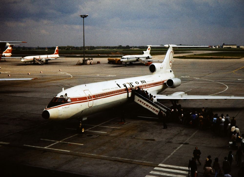 GDR image archive: Schönefeld - Passenger aircraft Tupolew Tu-154 of the Romanian airline Tarom at the pre-take-off line of the airport in Schoenefeld, Brandenburg on the territory of the former GDR, German Democratic Republic