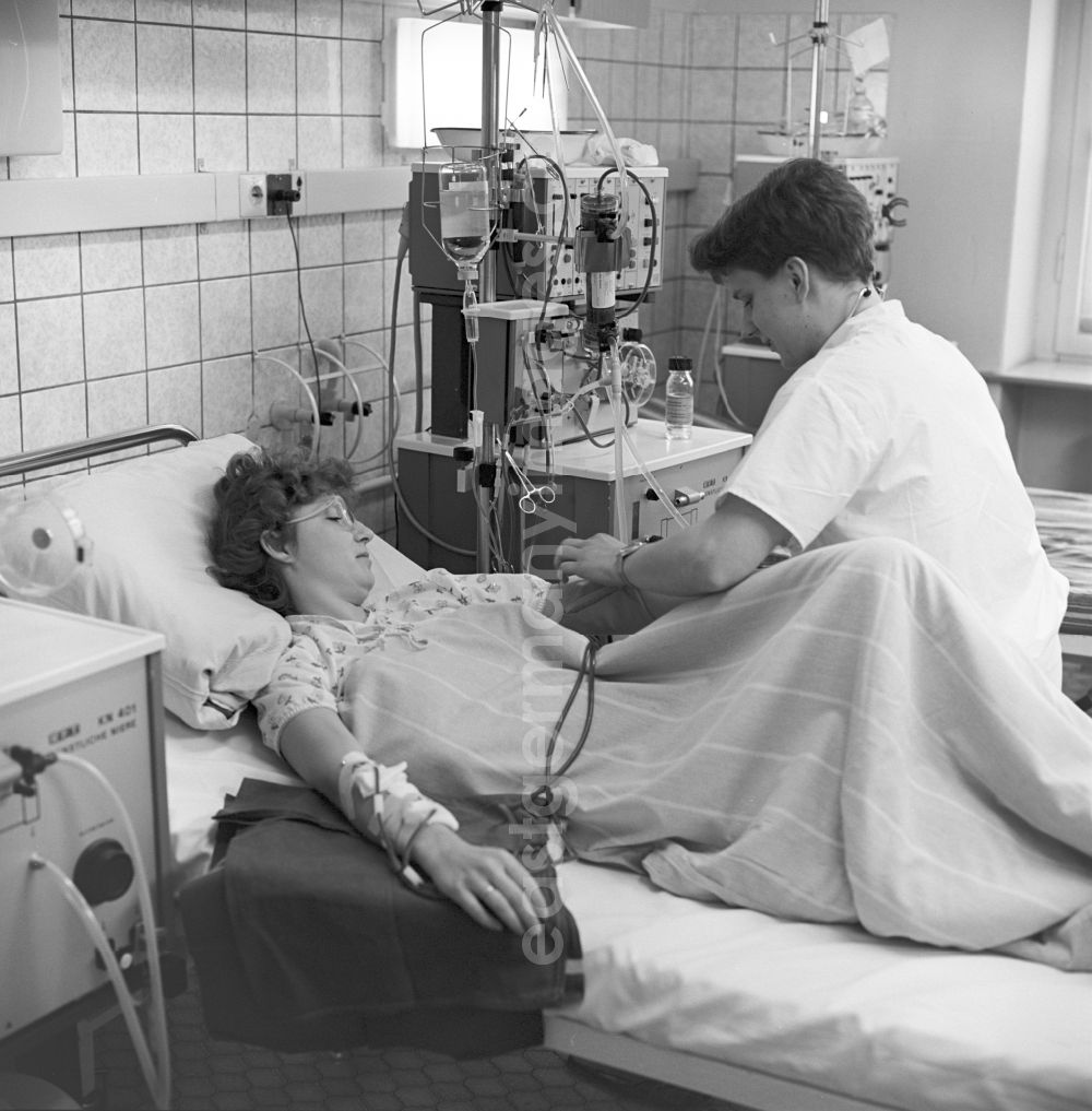 GDR photo archive: Dresden - One patient in the dialysis ward at the hospital Dresden-Friedrichstadt in Dresden in Saxony today