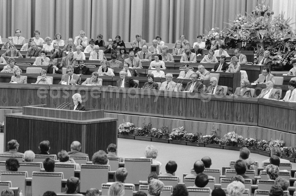 GDR picture archive: Berlin - 9. Pedagogical Congress in Berlin, the former capital of the GDR, the German Democratic Republic
