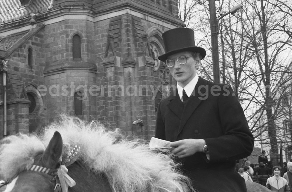 GDR picture archive: Neschwitz - Horses and riders at Easter riding - Easter ride in Neschwitz Oberlausitz, Saxony in the area of ??the former GDR, German Democratic Republic