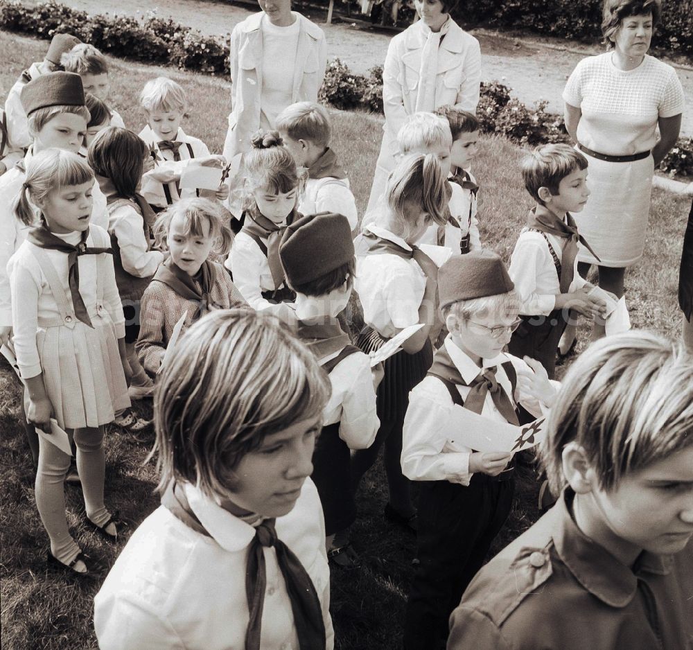 GDR image archive: Berlin - Young pioneers of the 1st class receive solemnly her blue neckerchief, in the pioneer's palace in the Berlin Wuhlheide, in Berlin, the former capital of the GDR, German democratic republic