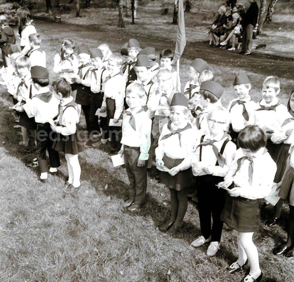GDR photo archive: Berlin - Young pioneers of the 1st class receive solemnly her blue neckerchief, in the pioneer's palace in the Berlin Wuhlheide, in Berlin, the former capital of the GDR, German democratic republic