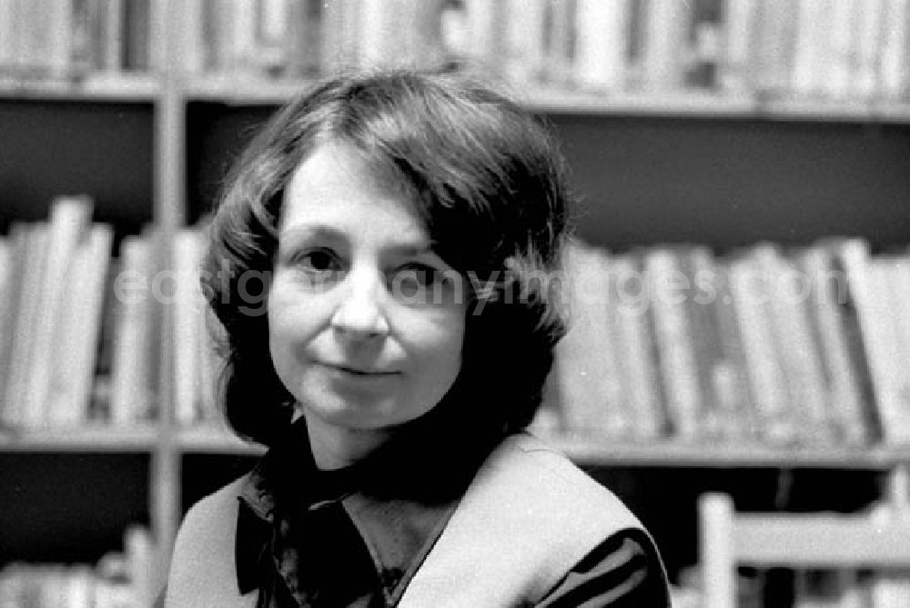 GDR picture archive: Berlin - 12.1973 Pionierleiterin Christel Sieven.