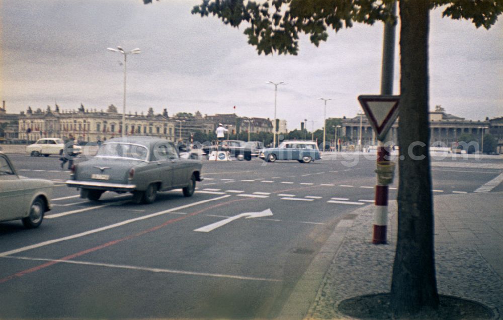 GDR picture archive: Berlin - Cars - motor vehicles in traffic at the intersection of Breite Strasse - Schlossplatz in the Mitte district of Berlin East Berlin in the area of ??the former GDR, German Democratic Republic