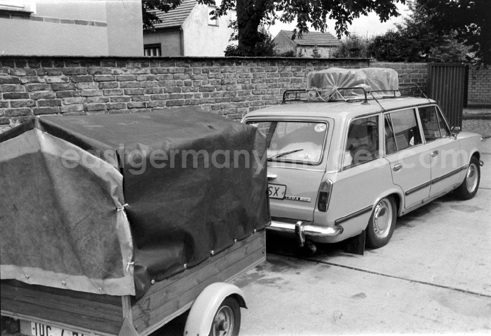 GDR picture archive: Wünsdorf - Car - motor vehicle on the road LADA 150
