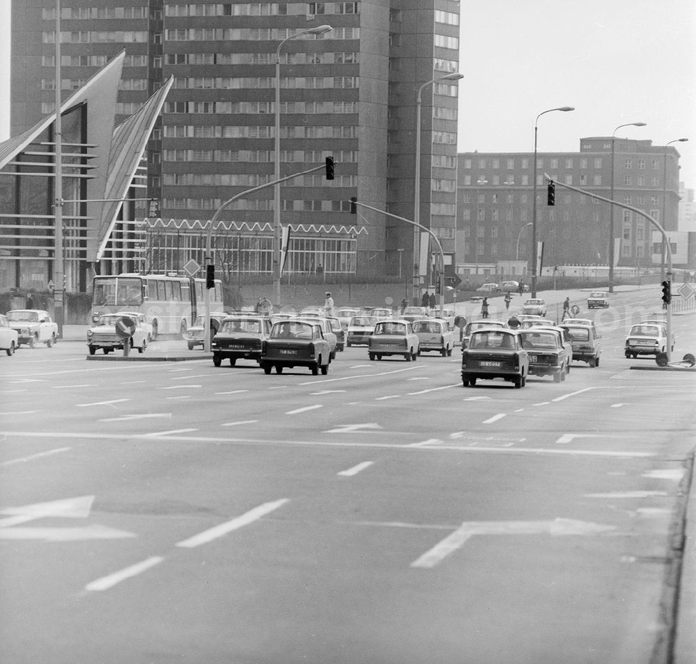GDR image archive: Berlin - Passenger Cars - Motor Vehicles in Road Traffic auf der Grunerstrasse im Stadtzentrum in Berlin, the former capital of the GDR, German Democratic Republic