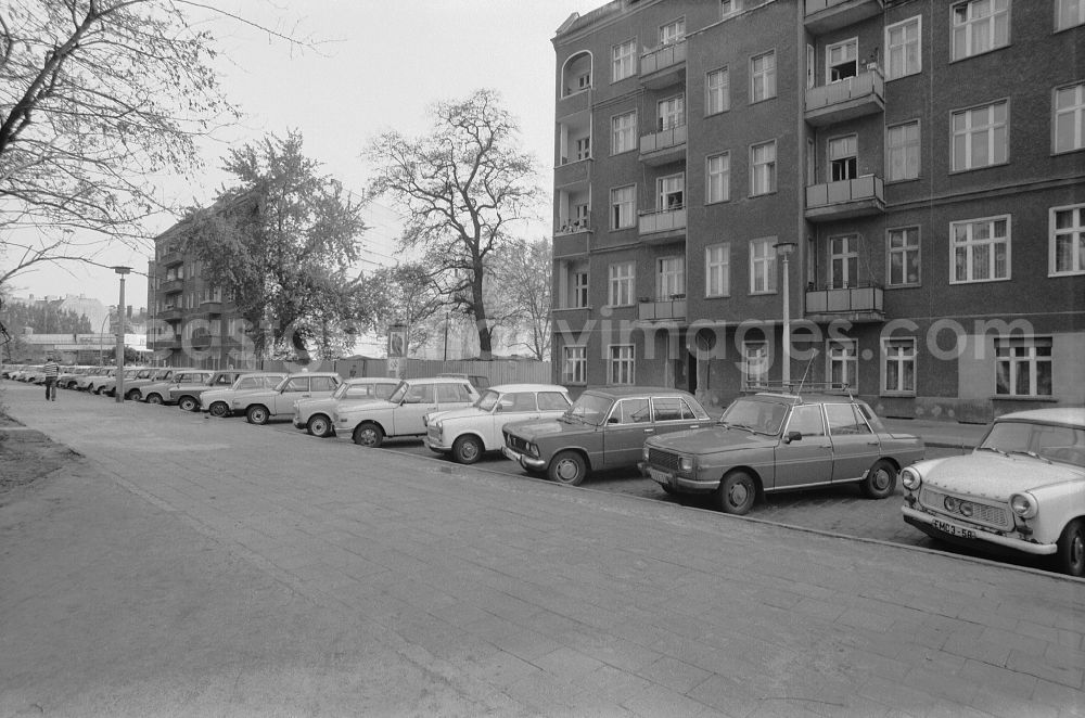GDR picture archive: Berlin - Cars - motor vehicles in a parking lot with the brands Trabant, Wartburg and Lada in front of an apartment building on Corinthstrasse in the Friedrichshain district of Berlin East Berlin on the territory of the former GDR, German Democratic Republic